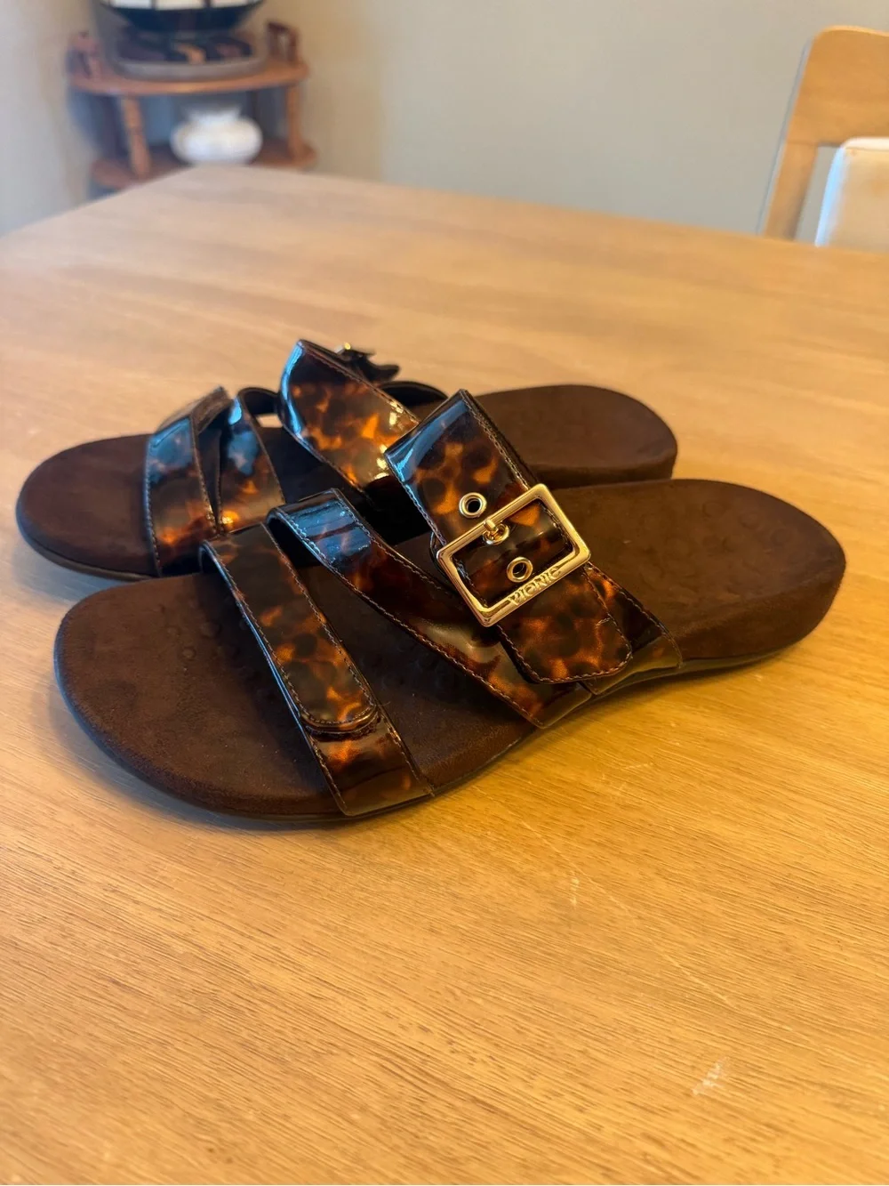 Vionic Skylar Sandals Women Size 8 Tortoise Shell Brown Buckle Comfort Slides
